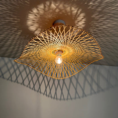 Ceiling lamps usually show personality and character in rooms. If you are looking to add a natural and fresh touch to your room, our Tulum Bamboo Ceiling Lamp is the ideal complement. Tulum presents an elegant and original design in a natural style with a lampshade made of bamboo, a material that is increasingly used in homes, integrating the eco-friendly philosophy