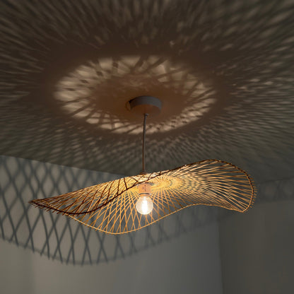 Ceiling lamps usually show personality and character in rooms. If you are looking to add a natural and fresh touch to your room, our Tulum Bamboo Ceiling Lamp is the ideal complement. Tulum presents an elegant and original design in a natural style with a lampshade made of bamboo, a material that is increasingly used in homes, integrating the eco-friendly philosophy