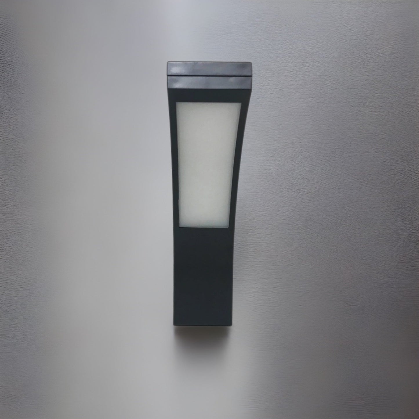 Paris has been designed for use outdoors. It features IP code IP54, which means that the light is protected from dirt and moisture. This LED outdoor wall light is simple and modern in design to create a minimalist light. The LEDs are housed behind an opal white panel made of polycarbonate. 