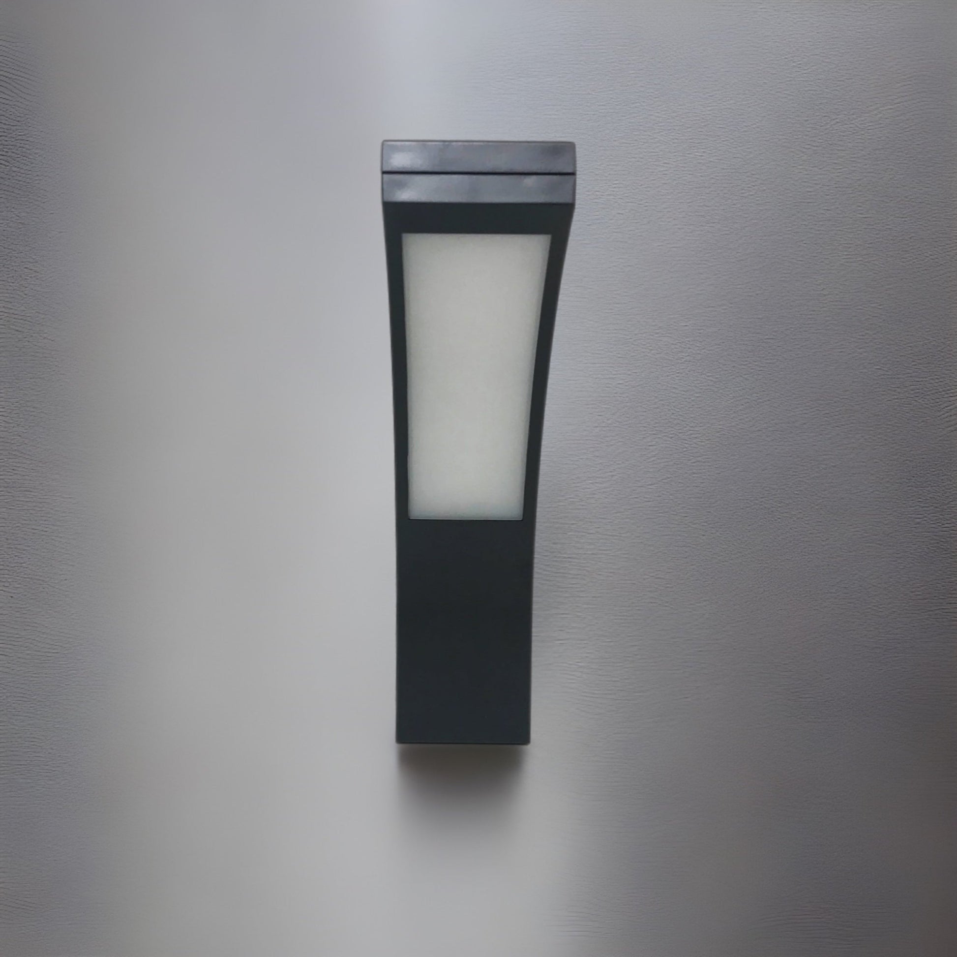 Paris has been designed for use outdoors. It features IP code IP54, which means that the light is protected from dirt and moisture. This LED outdoor wall light is simple and modern in design to create a minimalist light. The LEDs are housed behind an opal white panel made of polycarbonate. 