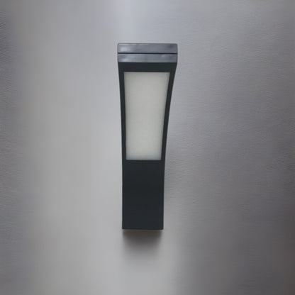 Paris has been designed for use outdoors. It features IP code IP54, which means that the light is protected from dirt and moisture. This LED outdoor wall light is simple and modern in design to create a minimalist light. The LEDs are housed behind an opal white panel made of polycarbonate. 