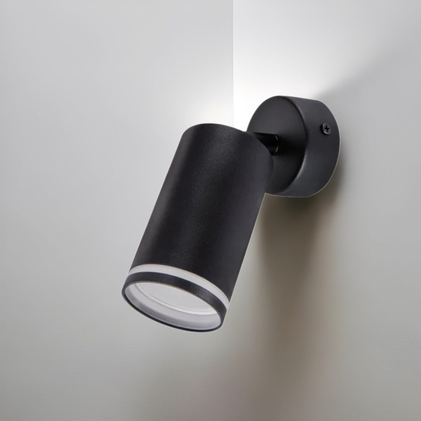 The black LED Oli spot light consists of a cylindrical spotlight, which can be tilted and adjusted on its own axis. The spotlight is attached to a circular base, which makes it equally suitable for mounting on walls and ceilings. Made of an aluminum body and powder coated black, this ceiling spot light design fits well into different spaces. Whether functional office or cozy home - the timeless lamp is an perfect for many types of use.