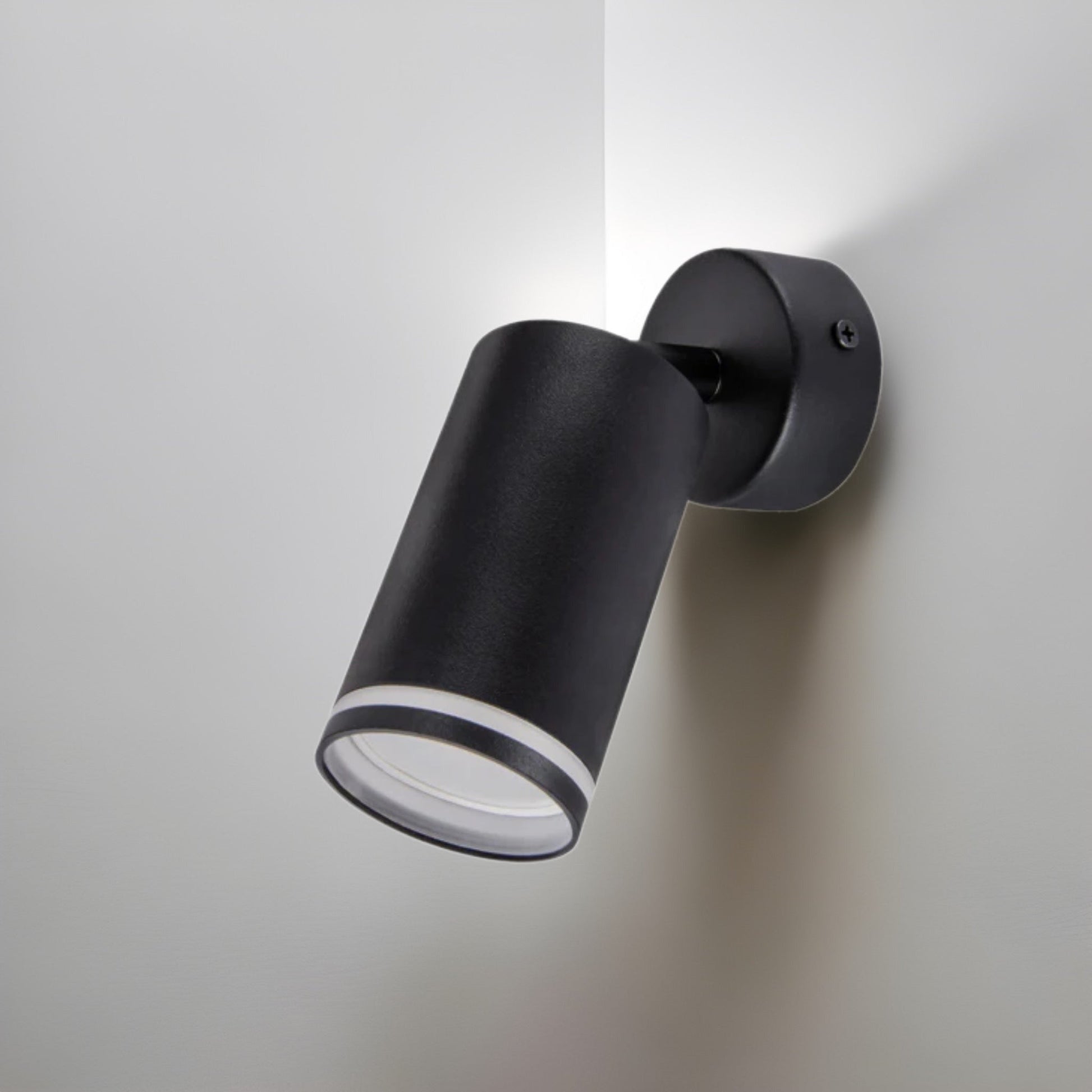The black LED Oli spot light consists of a cylindrical spotlight, which can be tilted and adjusted on its own axis. The spotlight is attached to a circular base, which makes it equally suitable for mounting on walls and ceilings. Made of an aluminum body and powder coated black, this ceiling spot light design fits well into different spaces. Whether functional office or cozy home - the timeless lamp is an perfect for many types of use.