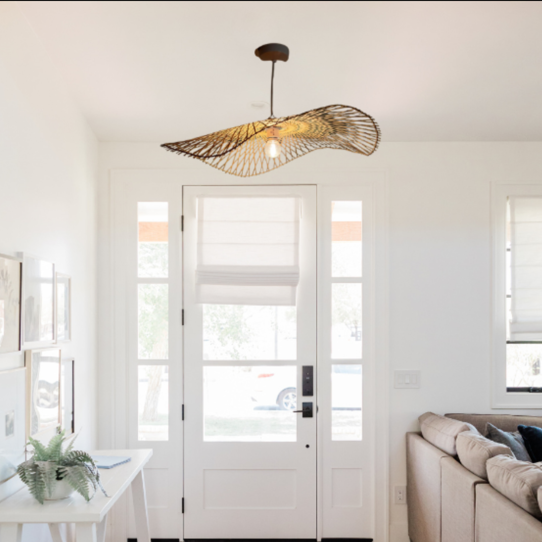 Ceiling lamps usually show personality and character in rooms. If you are looking to add a natural and fresh touch to your room, our Tulum Bamboo Ceiling Lamp is the ideal complement. Tulum presents an elegant and original design in a natural style with a lampshade made of bamboo, a material that is increasingly used in homes, integrating the eco-friendly philosophy
