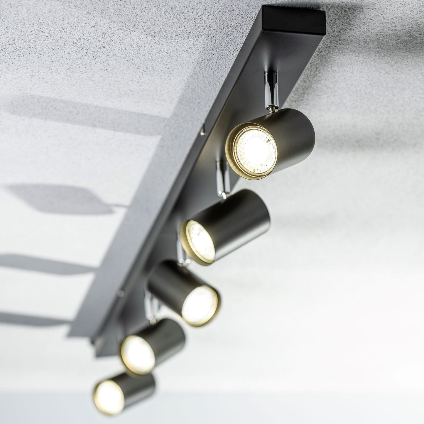 Add an industrial style to your home with the VENETO  spotlight light finished in white. The lamp is also ideal for task lighting due to the adjustable heads providing a focused beam. The simplistic design of this light fitting makes it suitable for all interior styles.