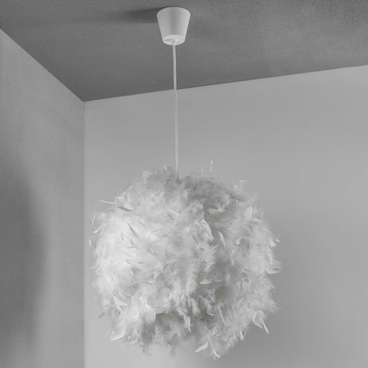 Our Rio easy fit white feather lamp shade is constructed from delicate feathers in a large round shape. This beautiful shade is perfect for adding a touch of fun and elegance to your room. Can be used as either a table lamp shade or a ceiling shade.